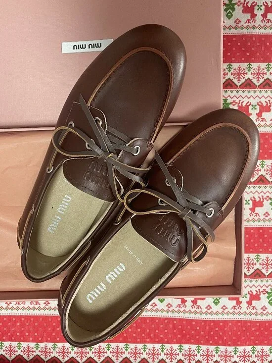 Elegant Miu Miu Brown Leather Women's Boat Shoes - Picture 5 of 9